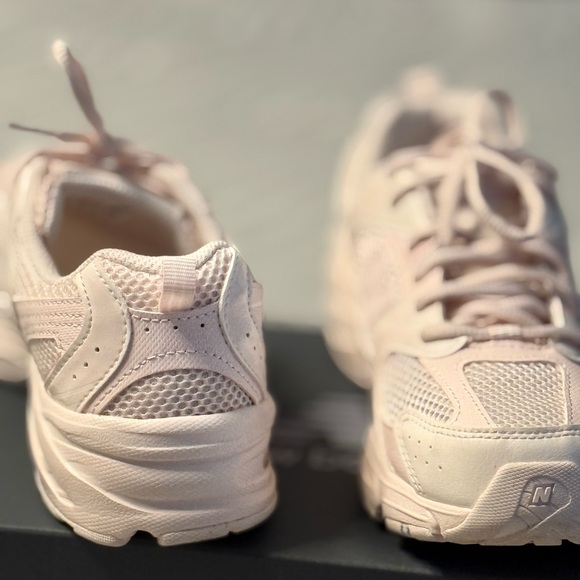 New Balance Pink Sneakers for Comfort and Performance - Picture 7 of 8